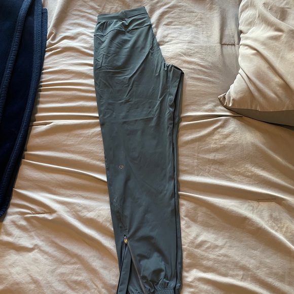 Men’s Lululemon surge joggers - Picture 1 of 4